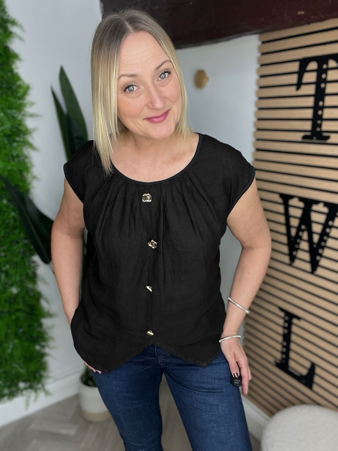 Ruched Side Sleeveless Top - Black