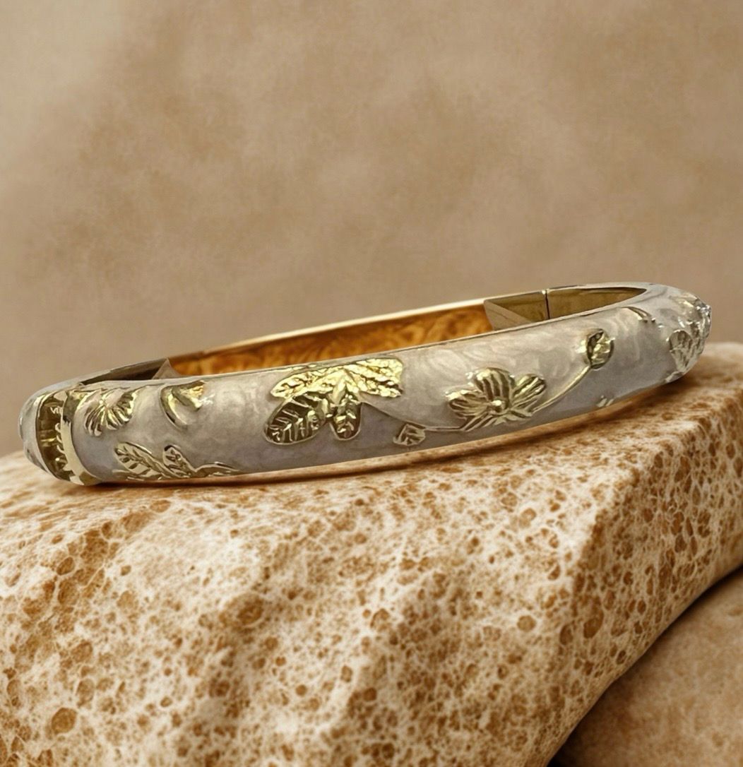 Gold Cuff With Spring Opening - Cream