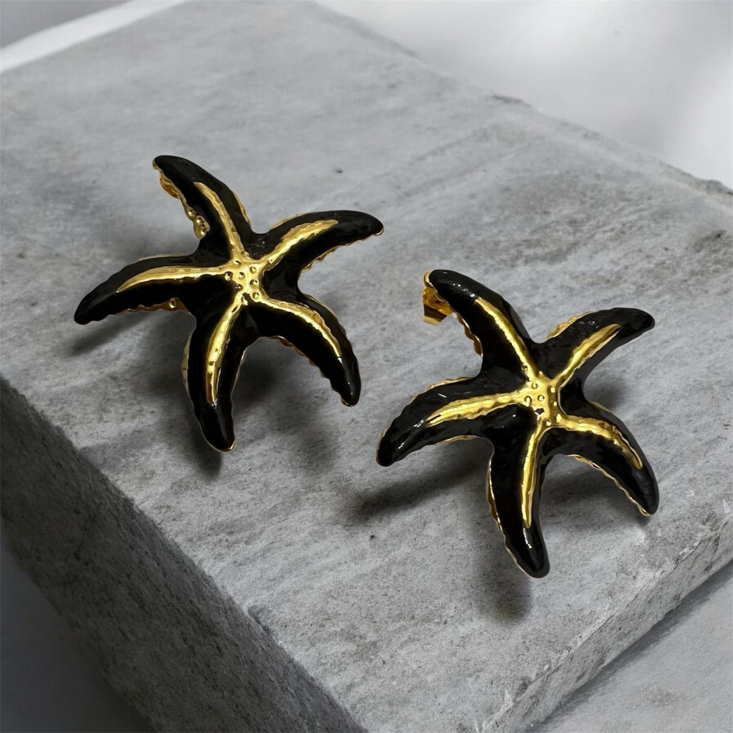 Starfish Stud Earring - Black & Gold ( No Return )