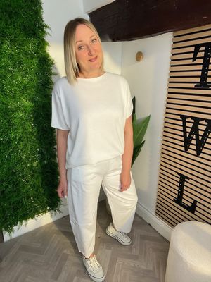 Relaxed Magic Trouser With Tapered Hem - White