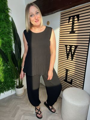 Pleated 2 Piece Co-Ord - Black Pleated 2 Piece Co-Ord - Black