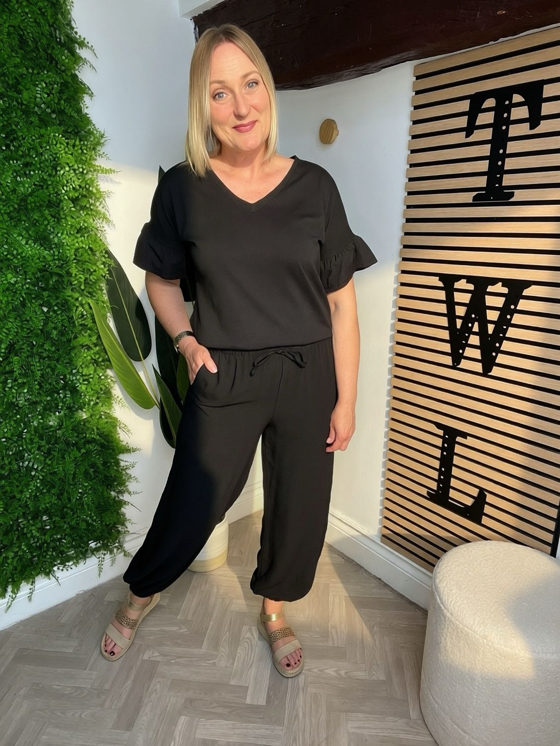 Cuffed Hem Loose Leg Trouser - Black