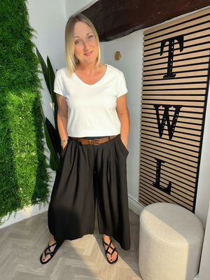 Pleat Detail Wide Leg Crop Trousers - Black