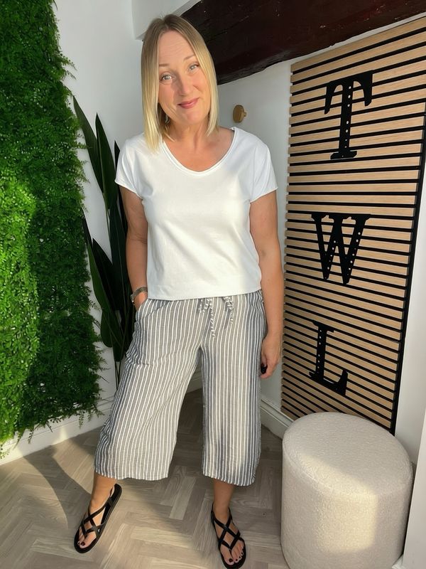 Cropped Drawstring Striped Trousers - Black