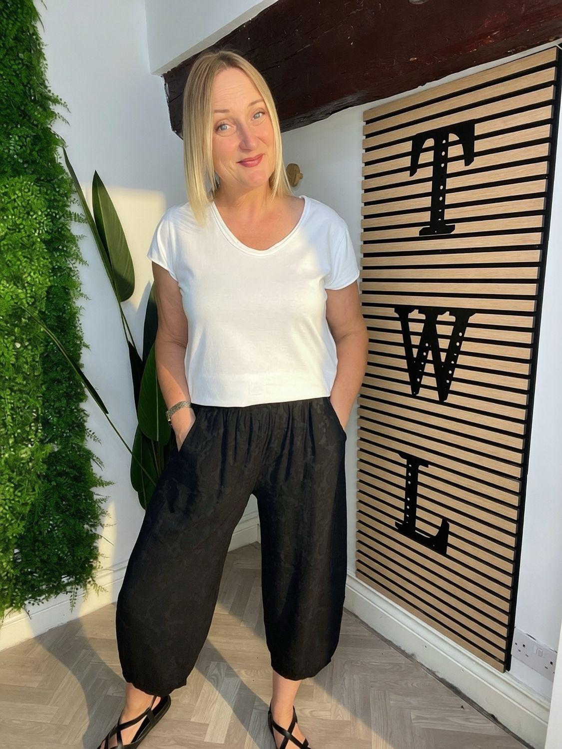 Embossed Barrel Leg Trousers - Black