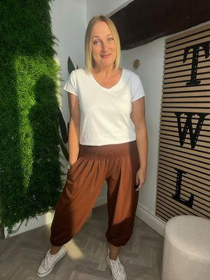 Shirred Stitch Cuffed Hem Trouser - Caramel Shirred Stitch Cuffed Hem Trouser - Caramel