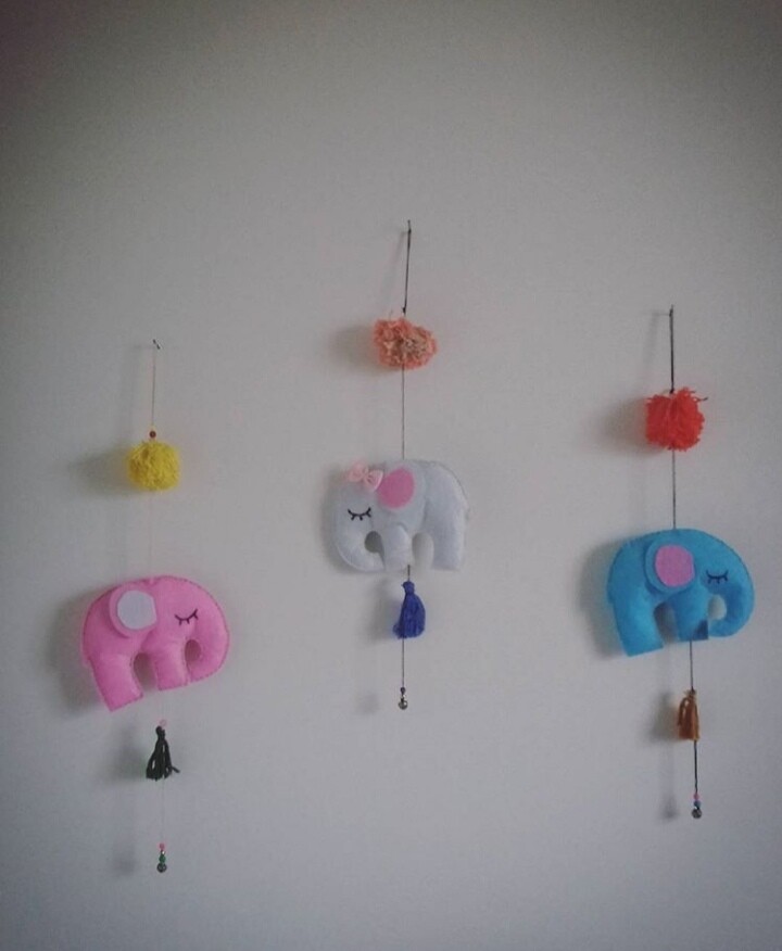 3 elephants