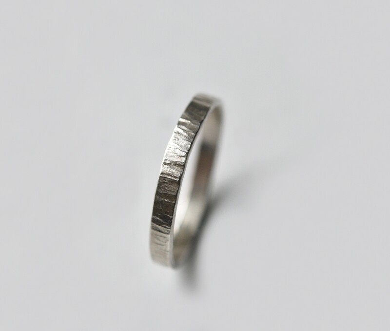 Anneau martelé en argent largeur 2/3/4/8 mm