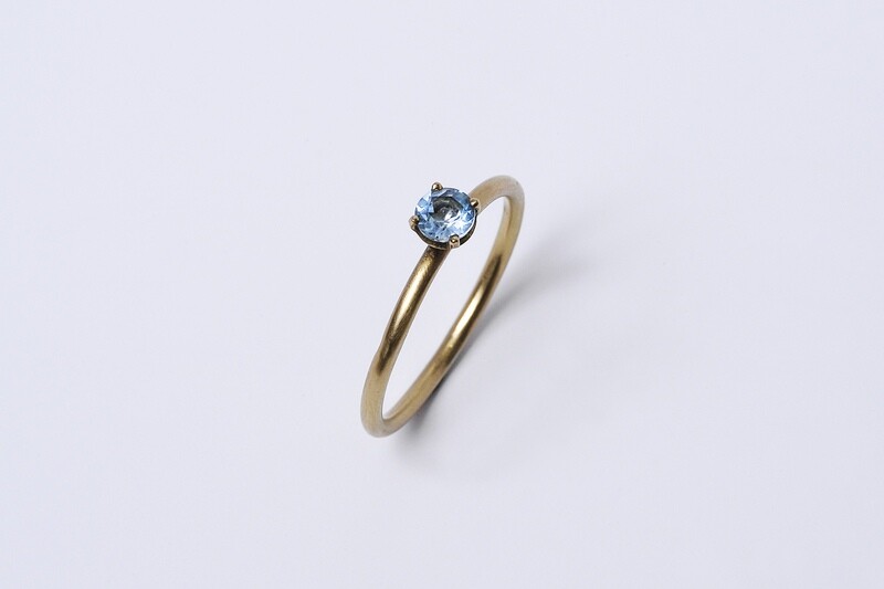 Bague en or jaune 18K et Topaze bleue