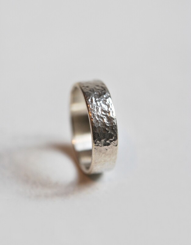 Anneau martelé en argent largeur 4/5/8 mm