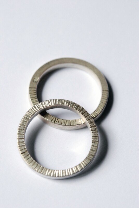 Anneau Strié en argent 925 largeur 2 mm