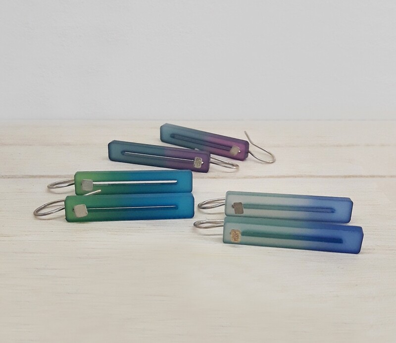 Boucles d&#39;oreilles bicolore en Plexiglas