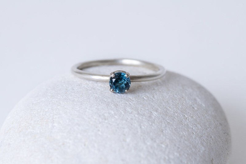 Bague en argent et Topaze blue London