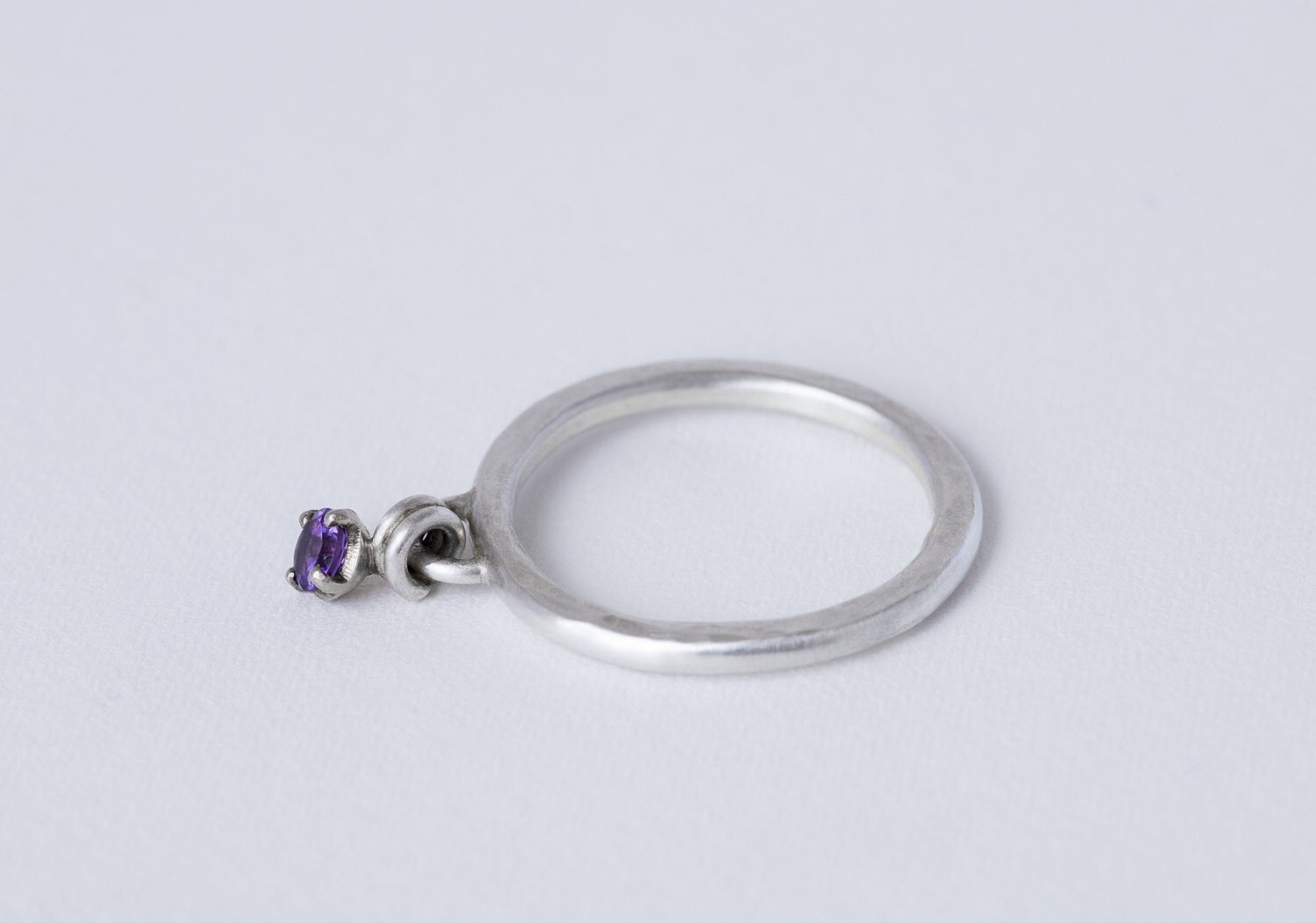 Bague en argent et améthyste