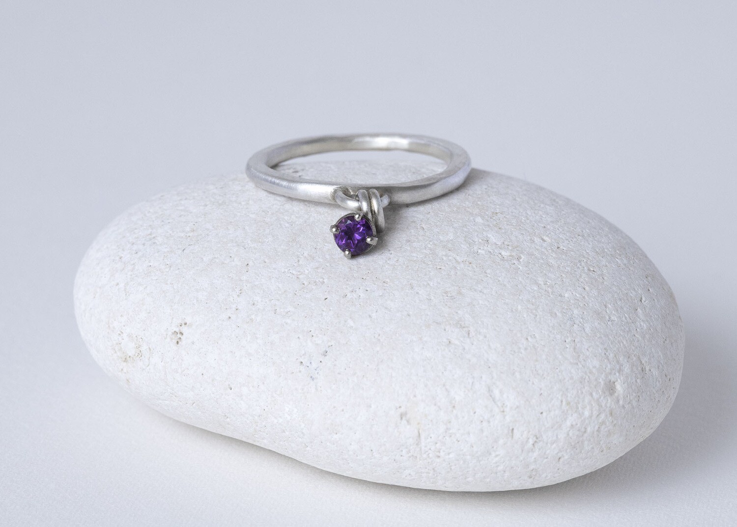 Bague en argent et améthyste
