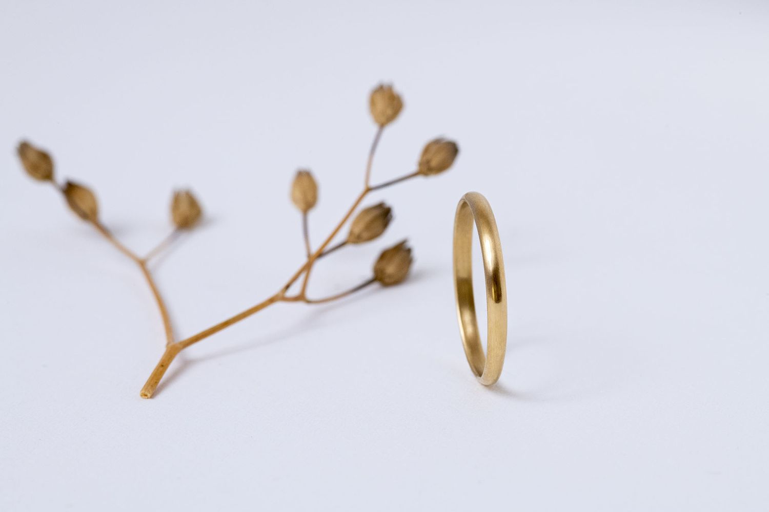 Alliance demi jonc en or jaune 18 K 2 mm