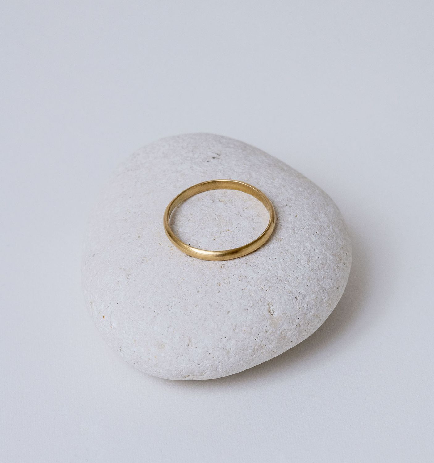 Alliance demi jonc en or jaune 18 K 2 mm