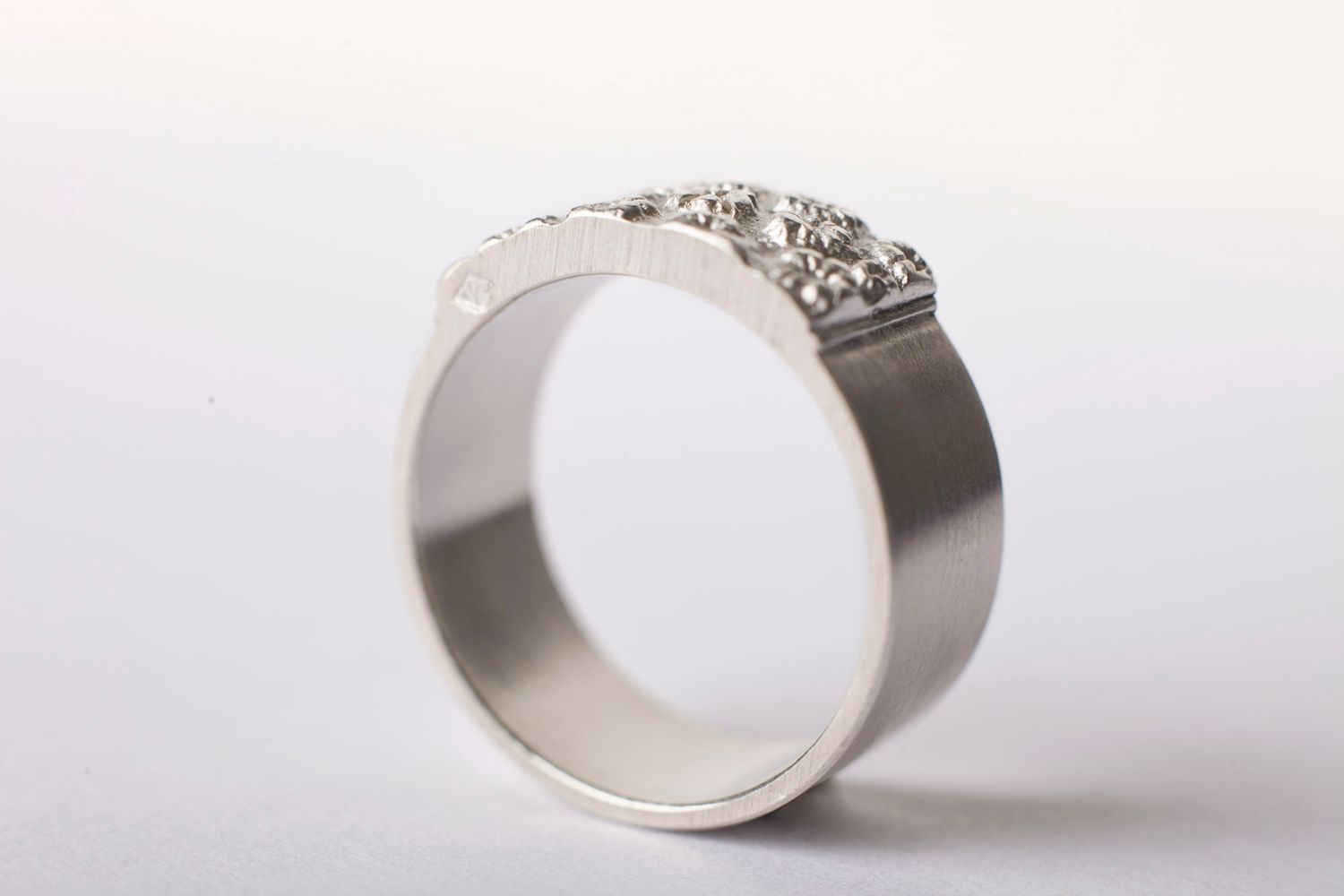Anneau Fleur en argent largeur 8 mm