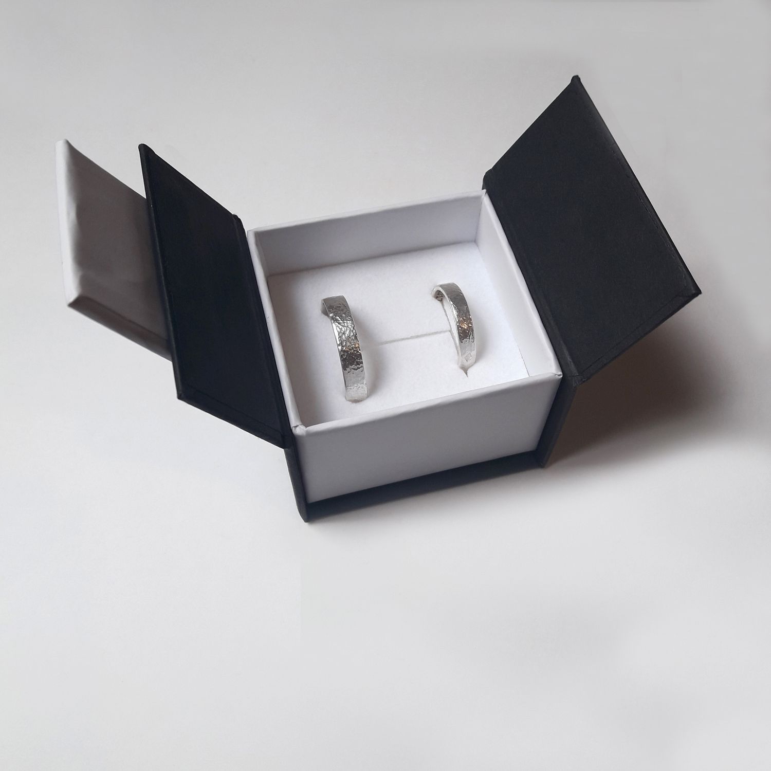 Anneau martelé en argent largeur 4/5/8 mm
