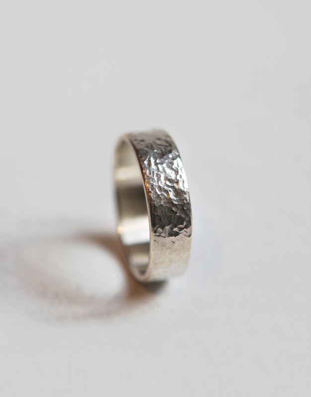 Anneau martelé en argent largeur 4/5/8 mm