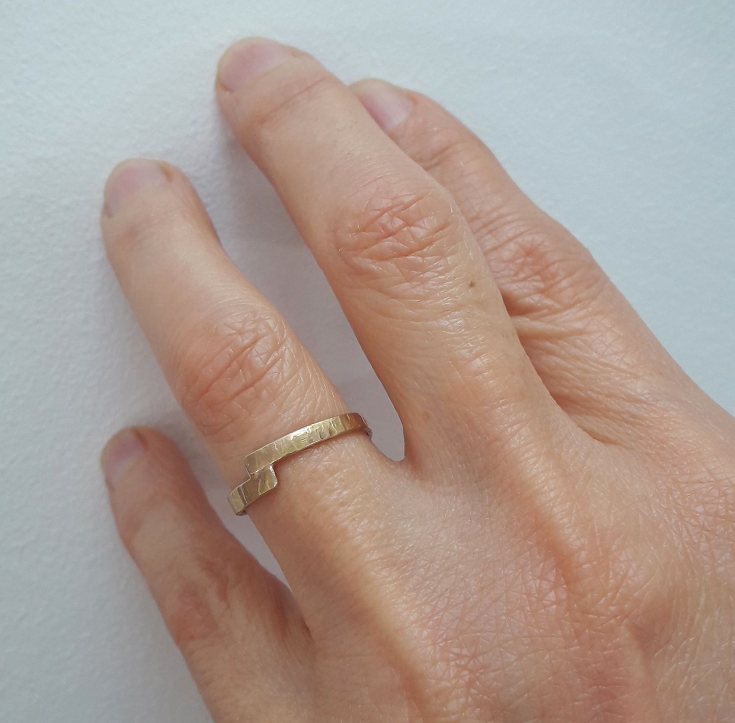 Alliance martelée en or rouge largeur 2 mm
