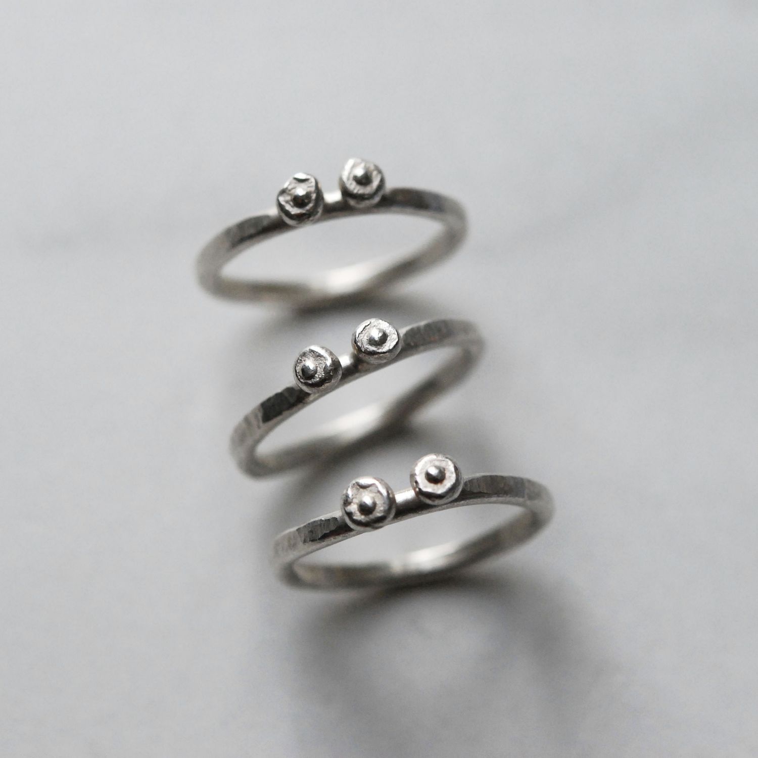 Bague Pépites en argent 925 fait main, anneau martelé et pépites uniques