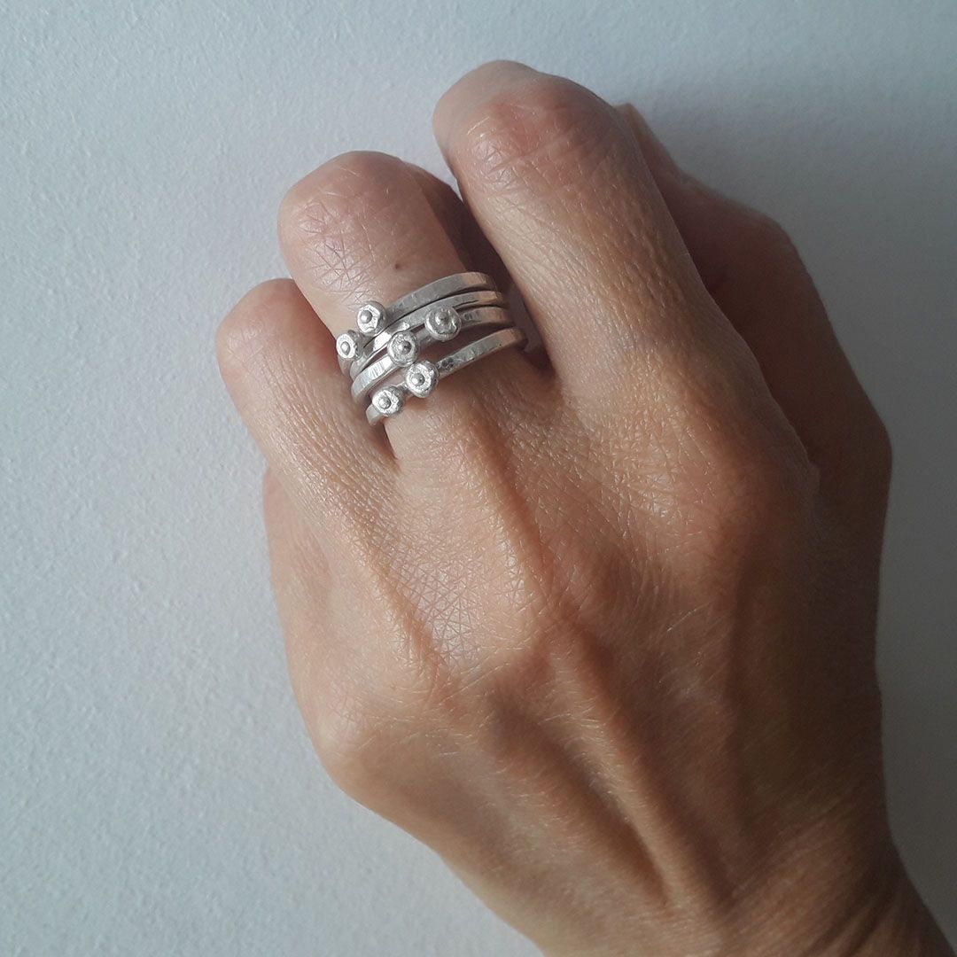 Bague empilable en argent 925, création artisanale avec petites pépites