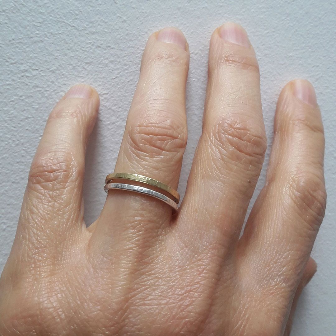 Anneau fin martelé en Argent 925 – 1.5 mm