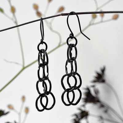 Boucles d’oreilles uniques, faites main en argent et or, pour exprimer charme et douceur au quotidien.