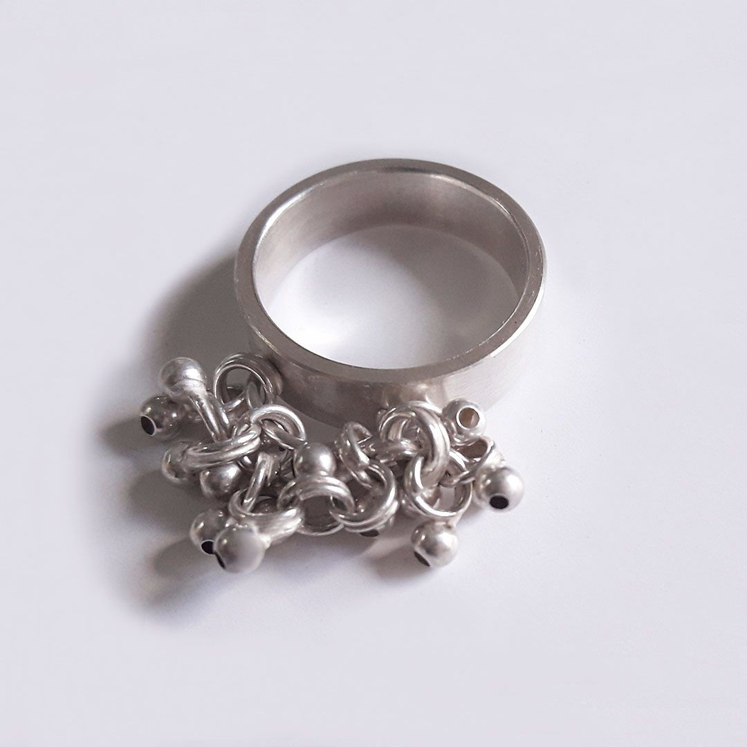 bague petites sphères entrelacées en argent