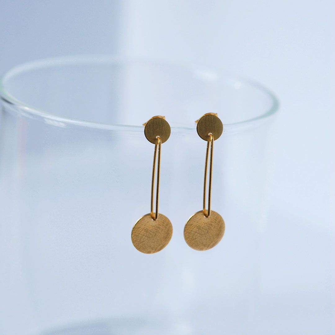 Boucles d'oreilles Formes en Or 18 carats sur présentoir