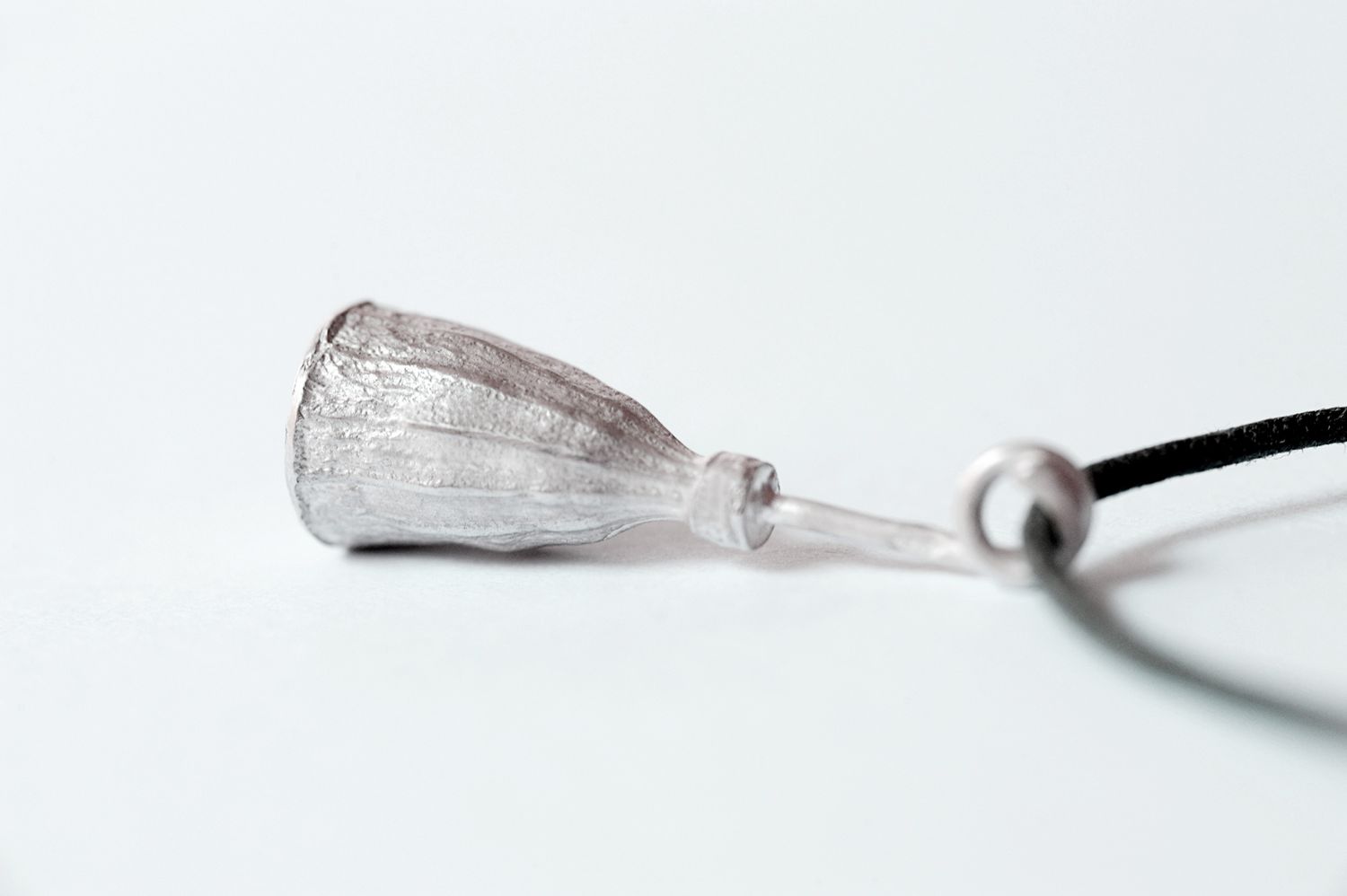 Profil du pendentif pavot en argent 925 fait main