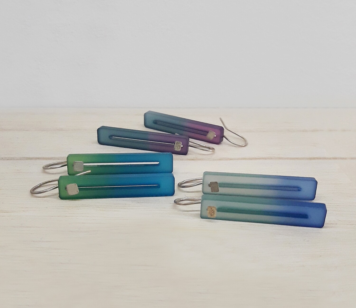 Boucles d'oreilles longues en plexiglas 