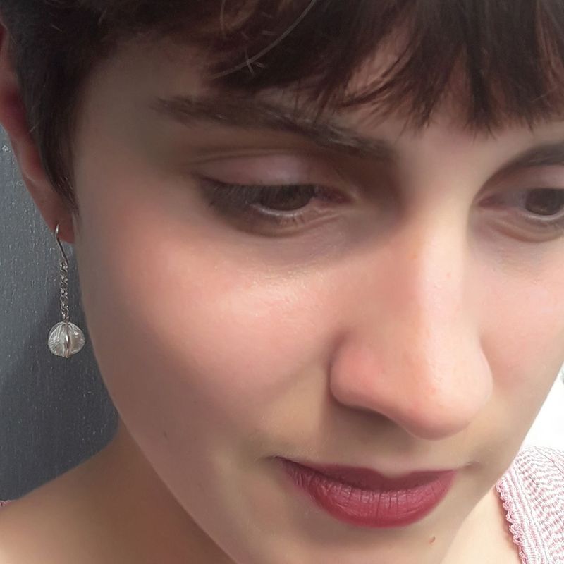 Boucles d'oreilles Graine en argent 925 portées