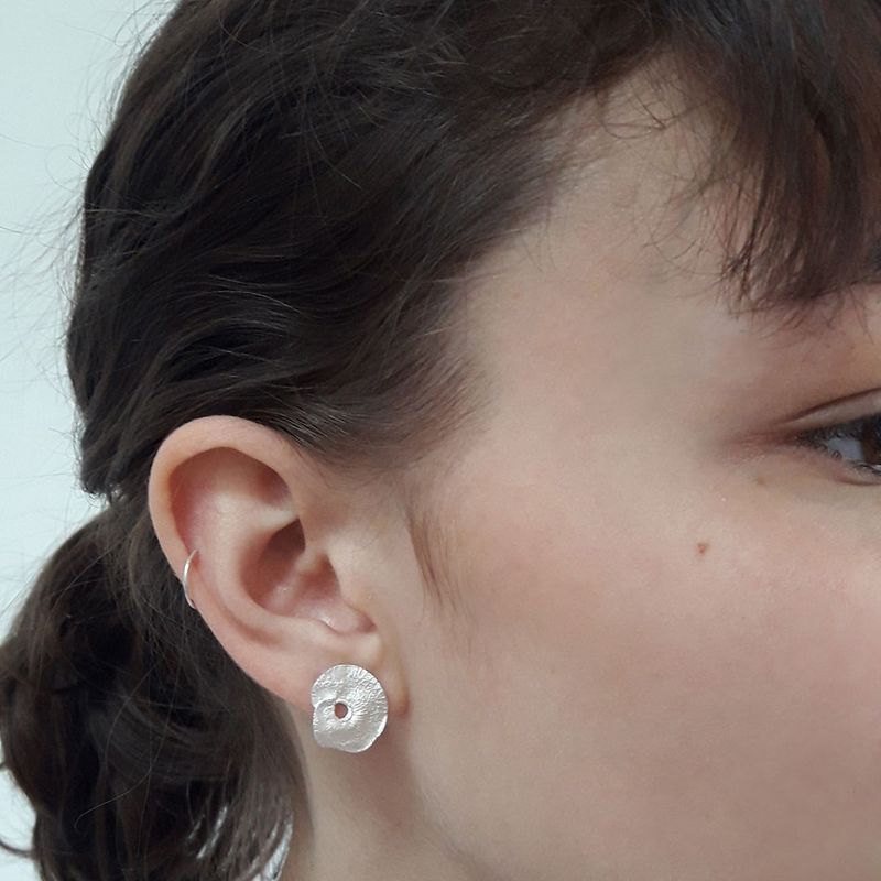Boucles d'oreilles FEUILLE en argent 925 portées