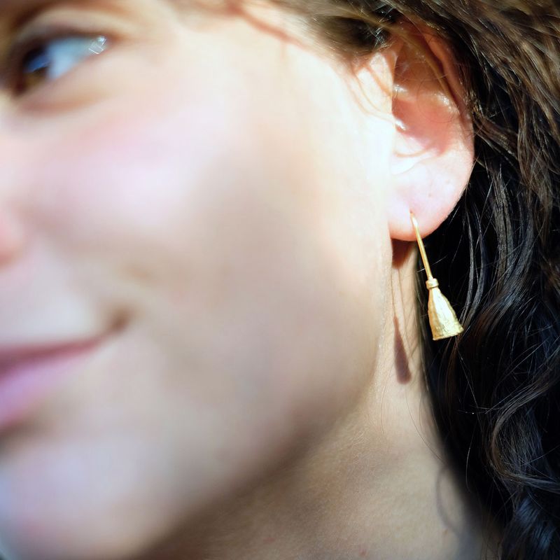 Boucles d'oreilles Pavot plaqué or portées