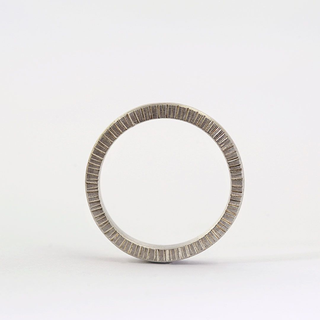Anneau strié en argent, anneau de mariage.