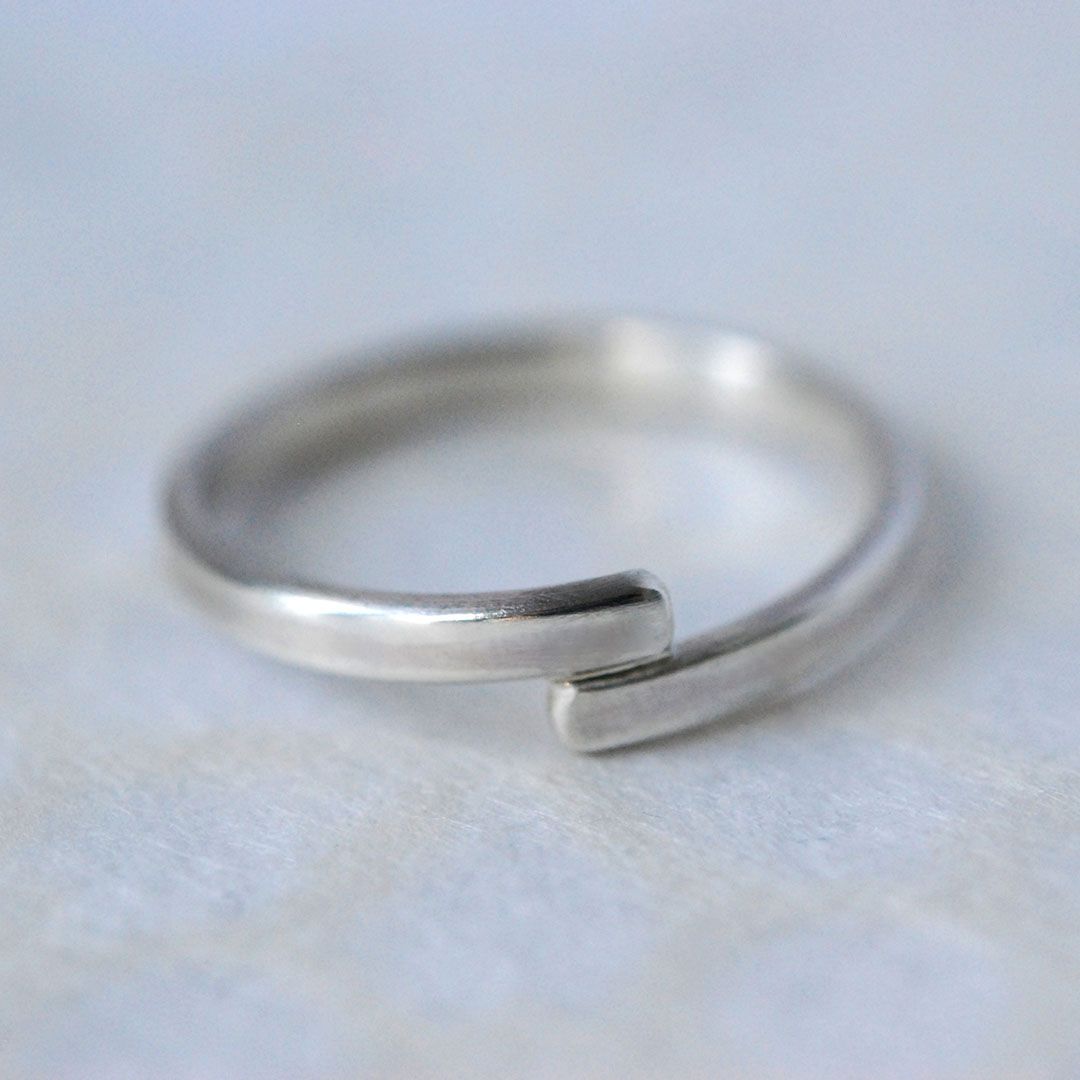 Anneau entrecroisé uni en argent, bague de mariage.