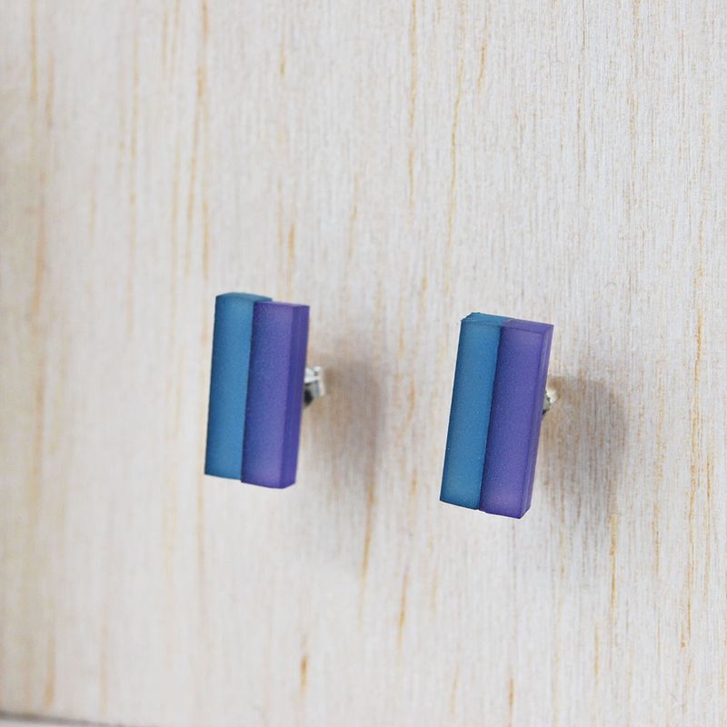 Boucles d'oreilles bicolores en Plexiglas bleu et violet