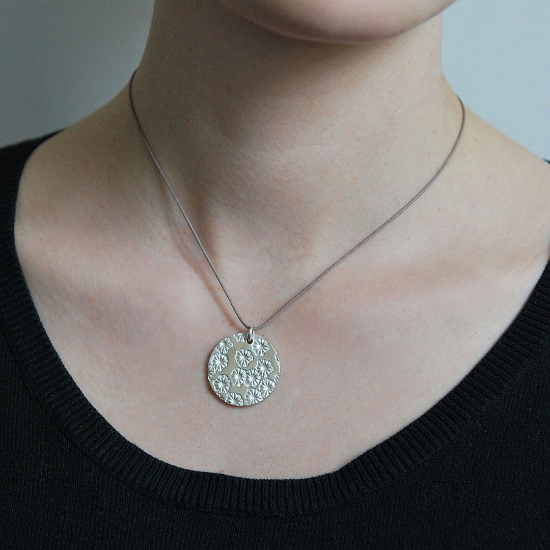 Pendentif POPPY en Argent 925 porté