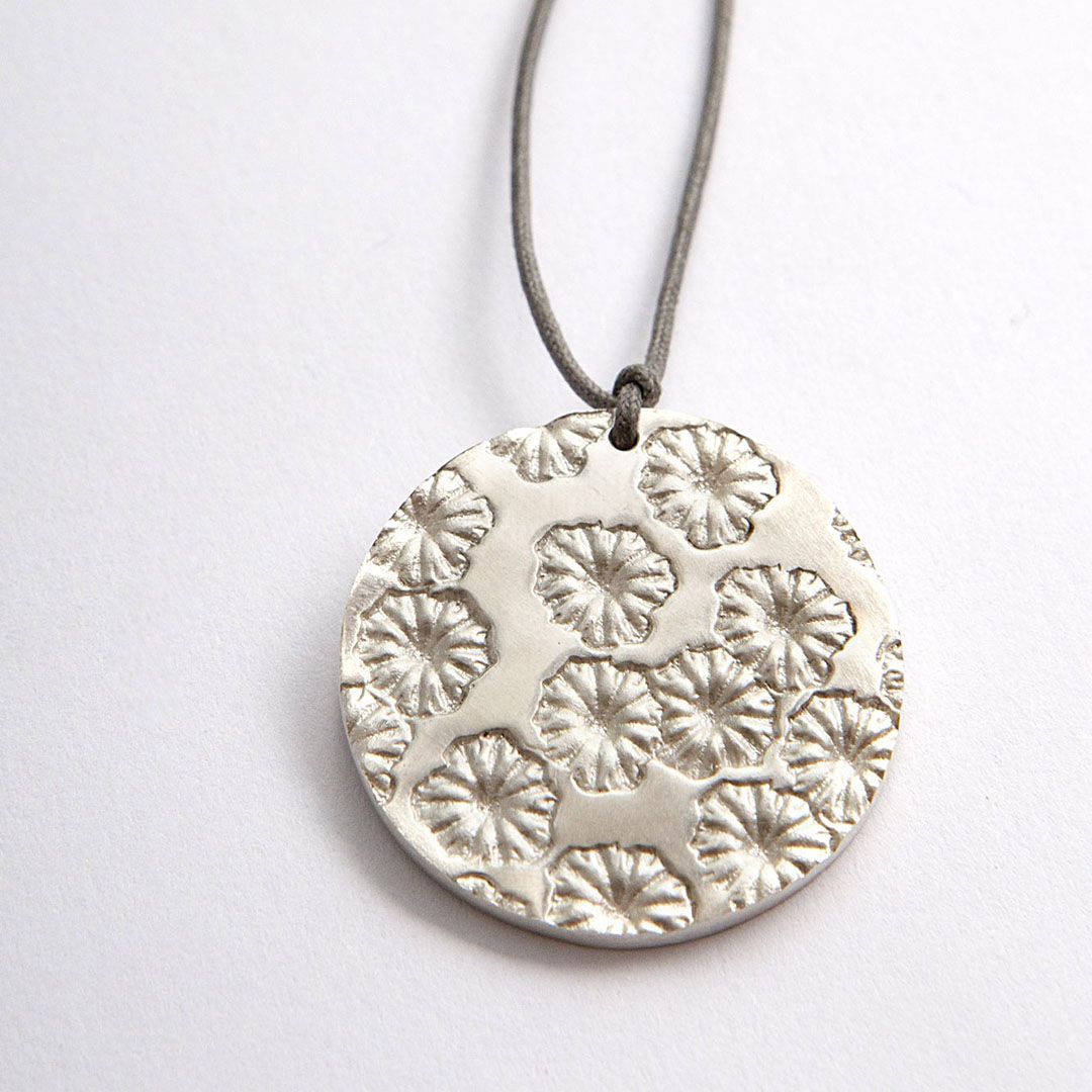 Pendentif POPPY en Argent 925 sur cordon coton ciré