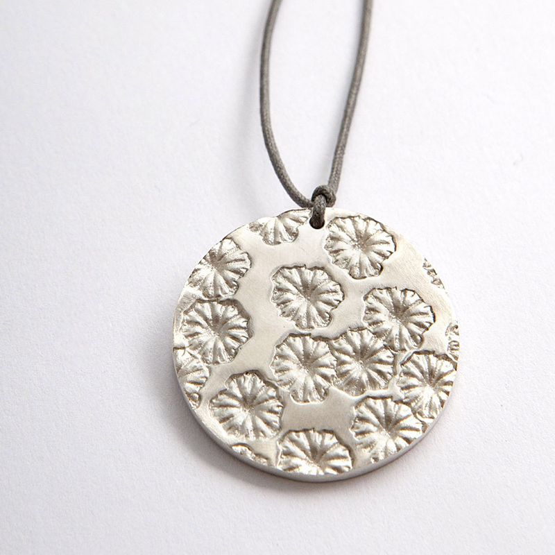 Pendentif POPPY en Argent 925 sur cordon coton ciré