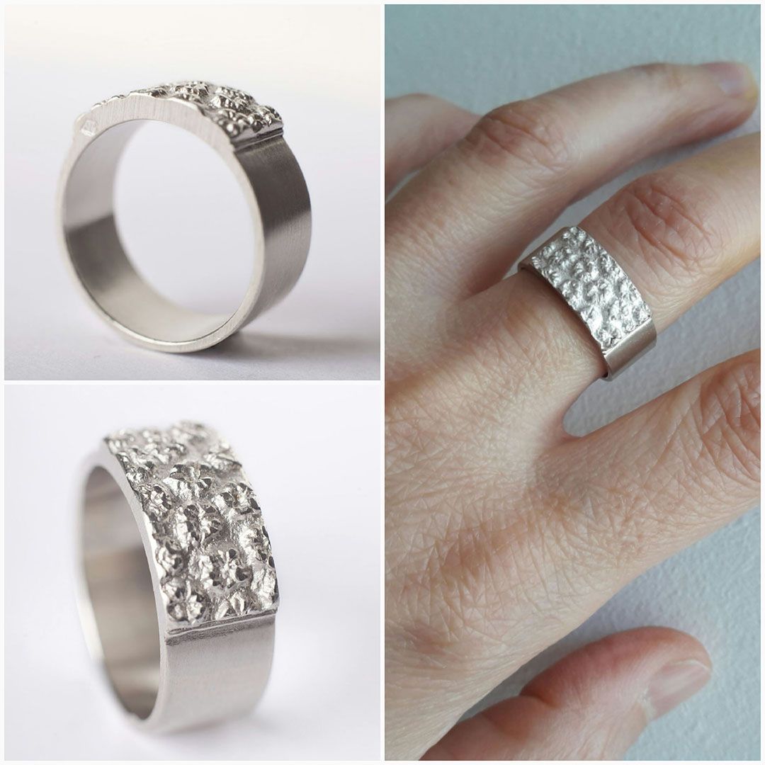 Anneau argent motifs floraux corail. 