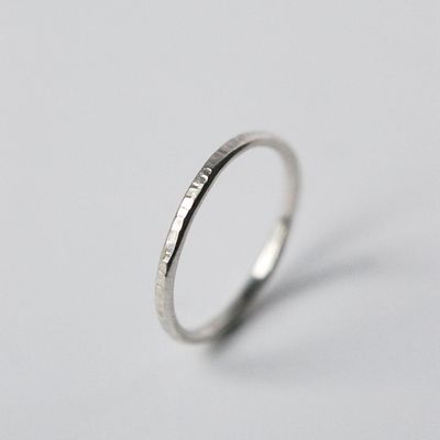 Anneau fin en argent 925 martelé