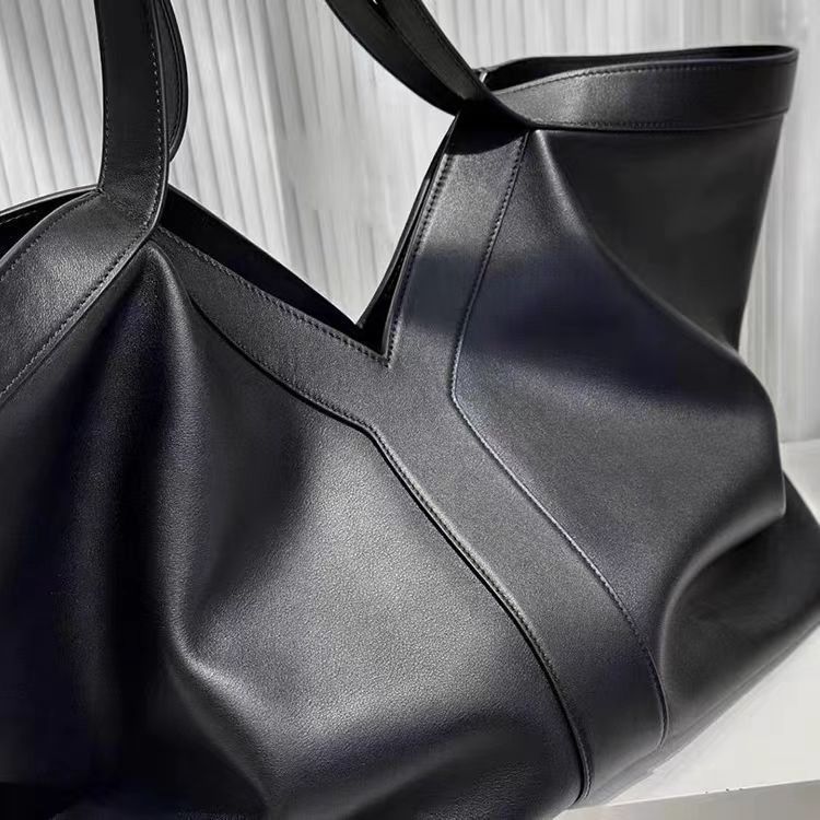 Base black minimal genuine tote leather bag