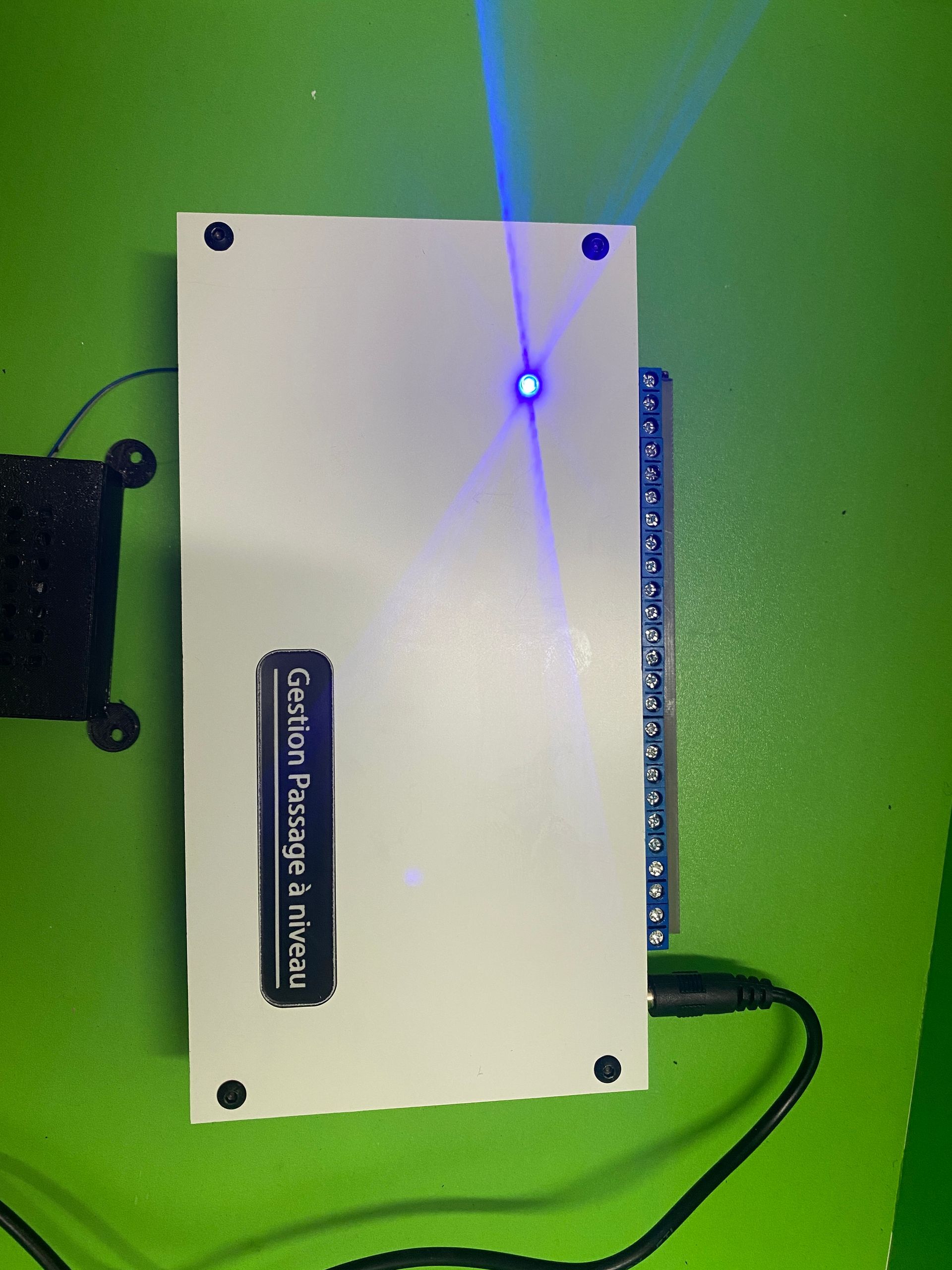 COMMANDE DE PASSAGE A NIVEAU sonore et lumineux MODELISME FERROVIAIRE