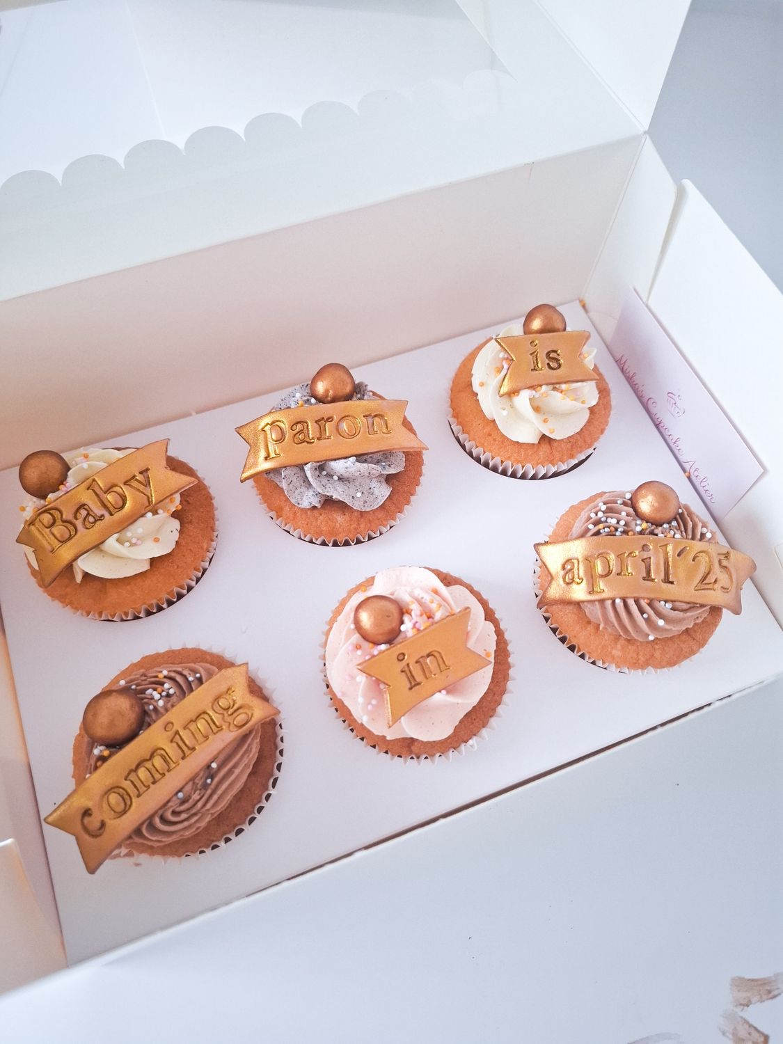 CUPCAKE - BABY IS COMING geschenkdoosje