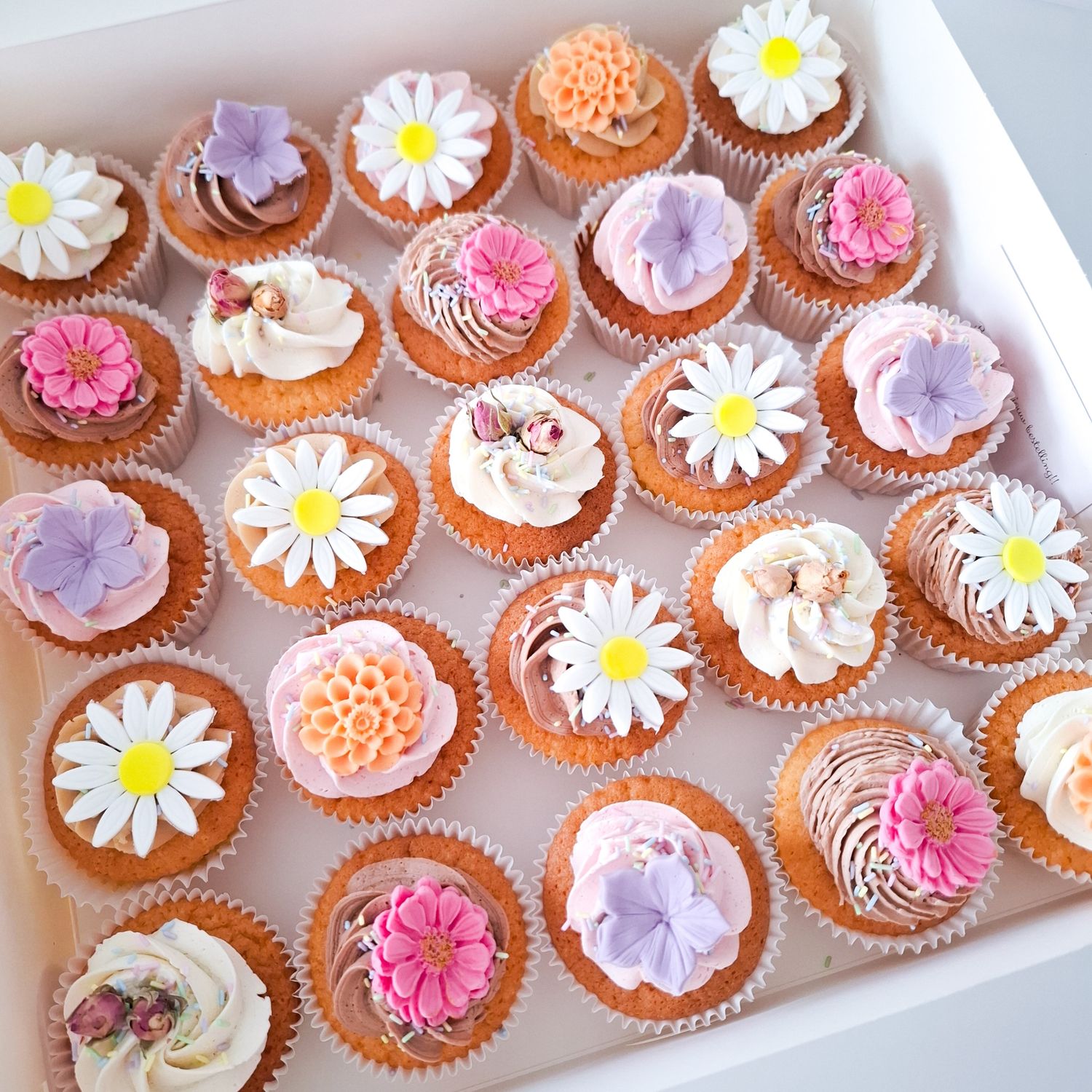 CUPCAKE  - Bloemenmix  (vanaf 10st)