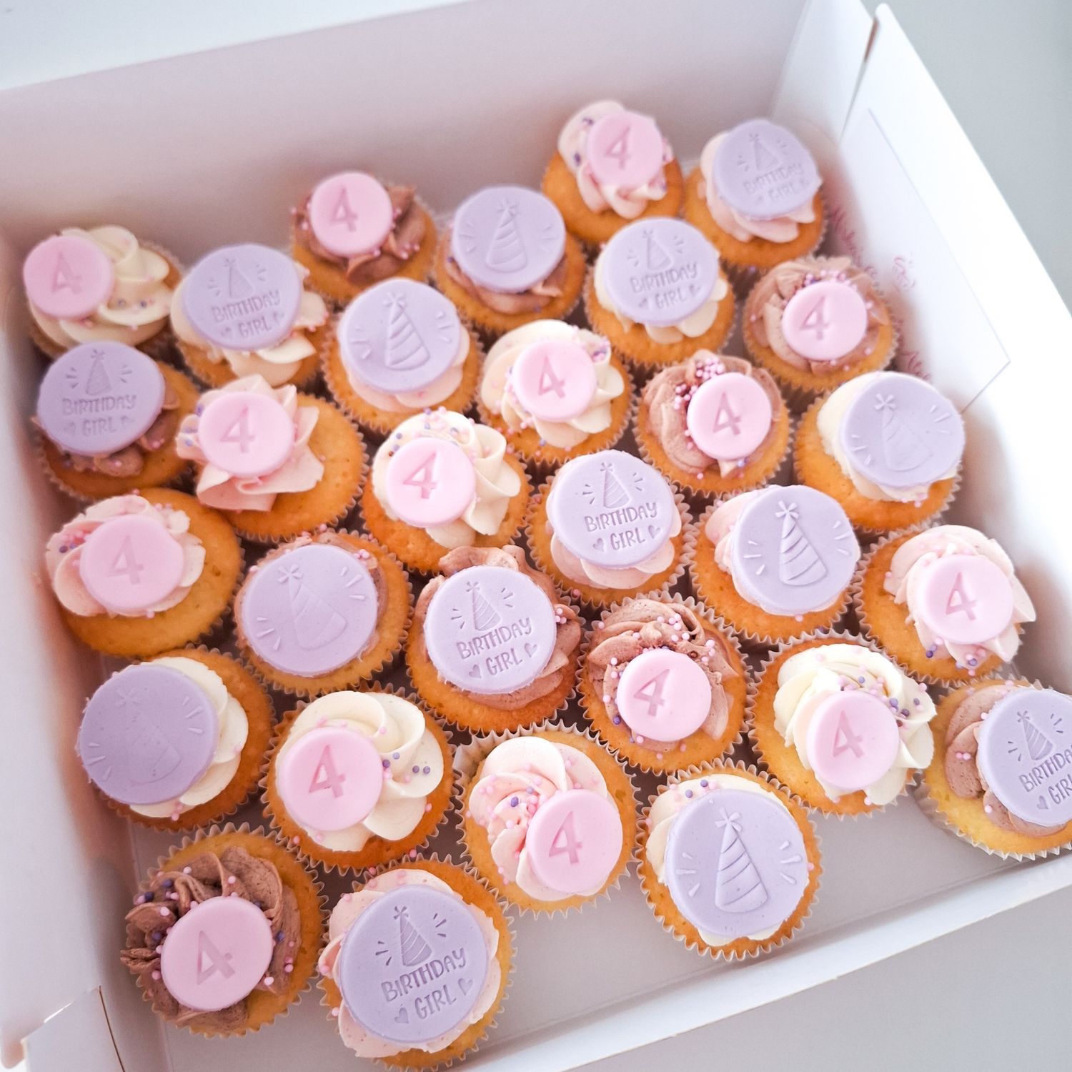 CUPCAKE MINI - birthday (vanaf 20st) CUPCAKE MINI - birthday (vanaf 20st)