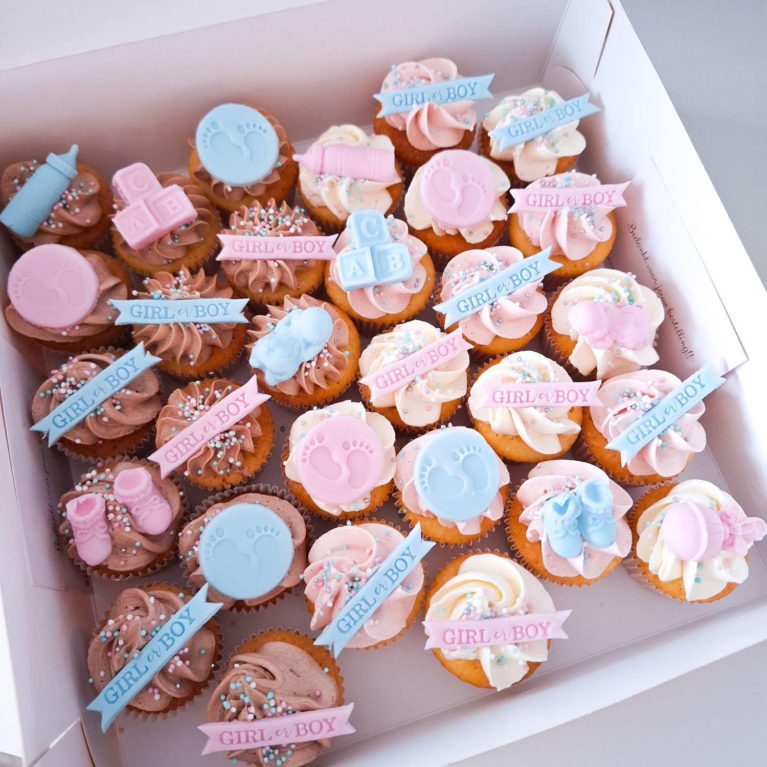 CUPCAKE MINI - Gender reveal (vanaf 20st) CUPCAKE MINI - Gender reveal (vanaf 20st)